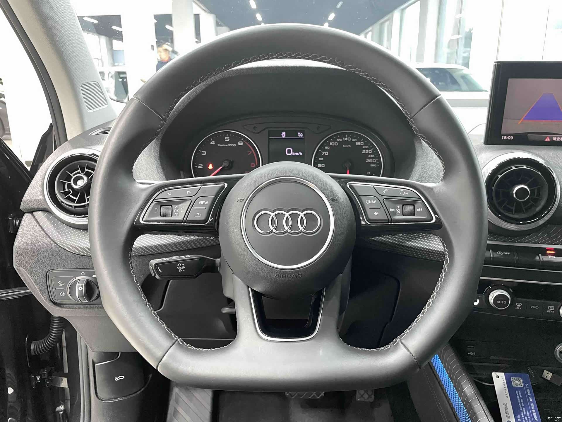 Audi Q2L, 2022 8