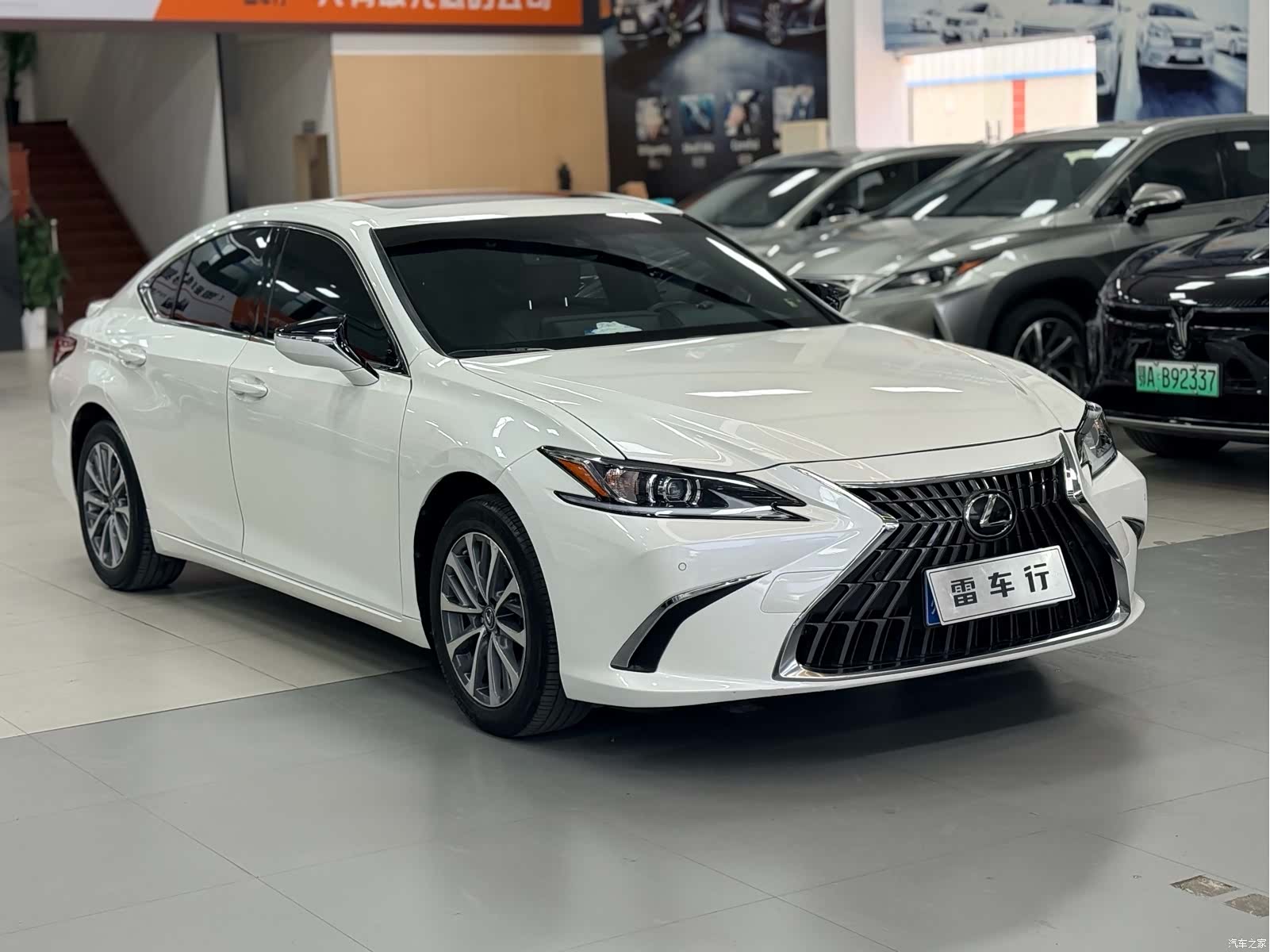 Lexus ES, 2024 3