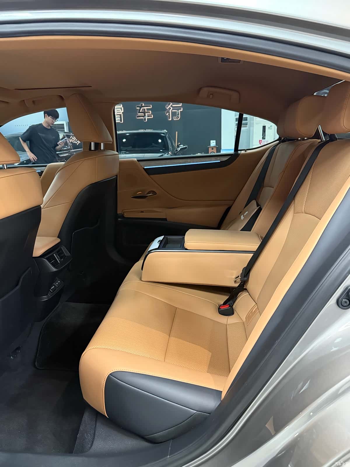 Lexus ES, 2025 все фото