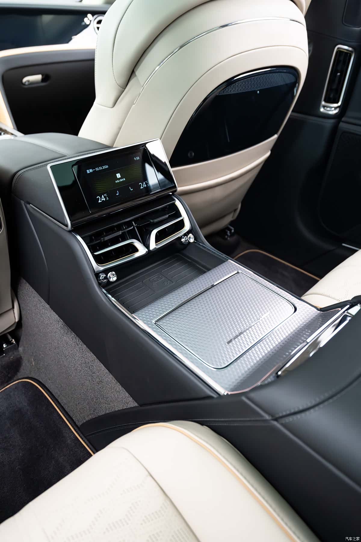 Bentley Flying Spur, 2025 15