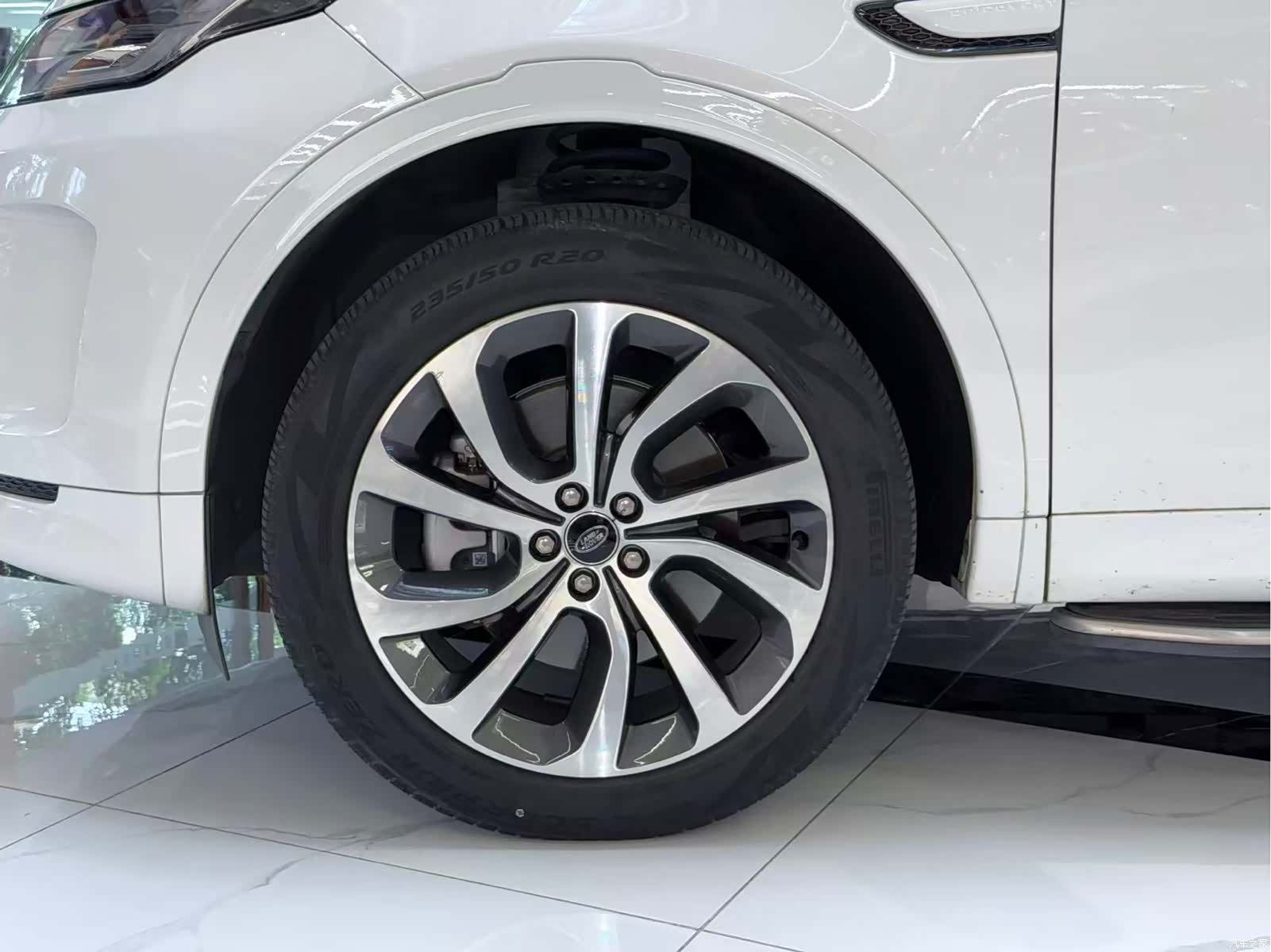 Land Rover Discovery, 2023 все фото