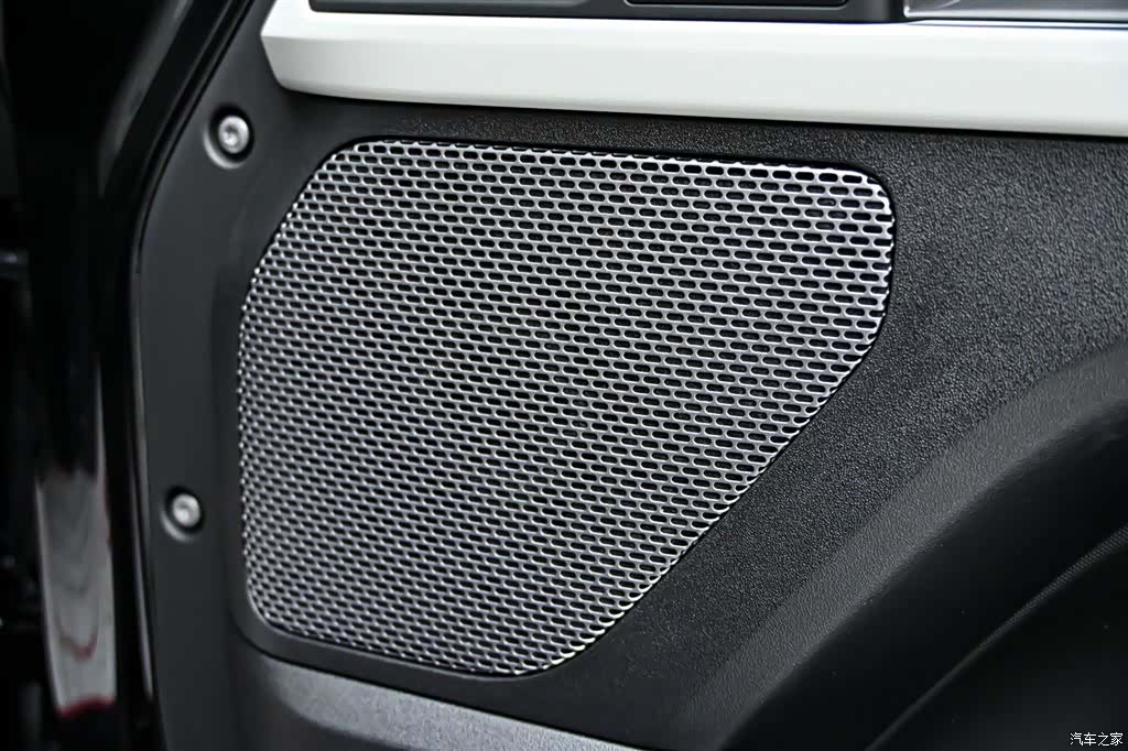 Land Rover Defender, 2024 28