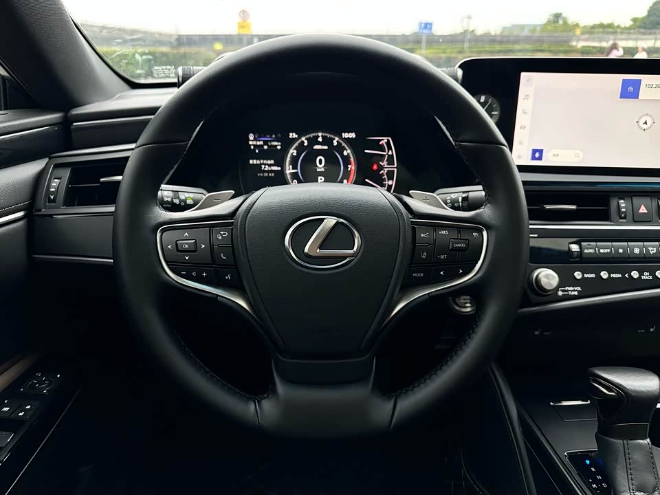 Lexus ES