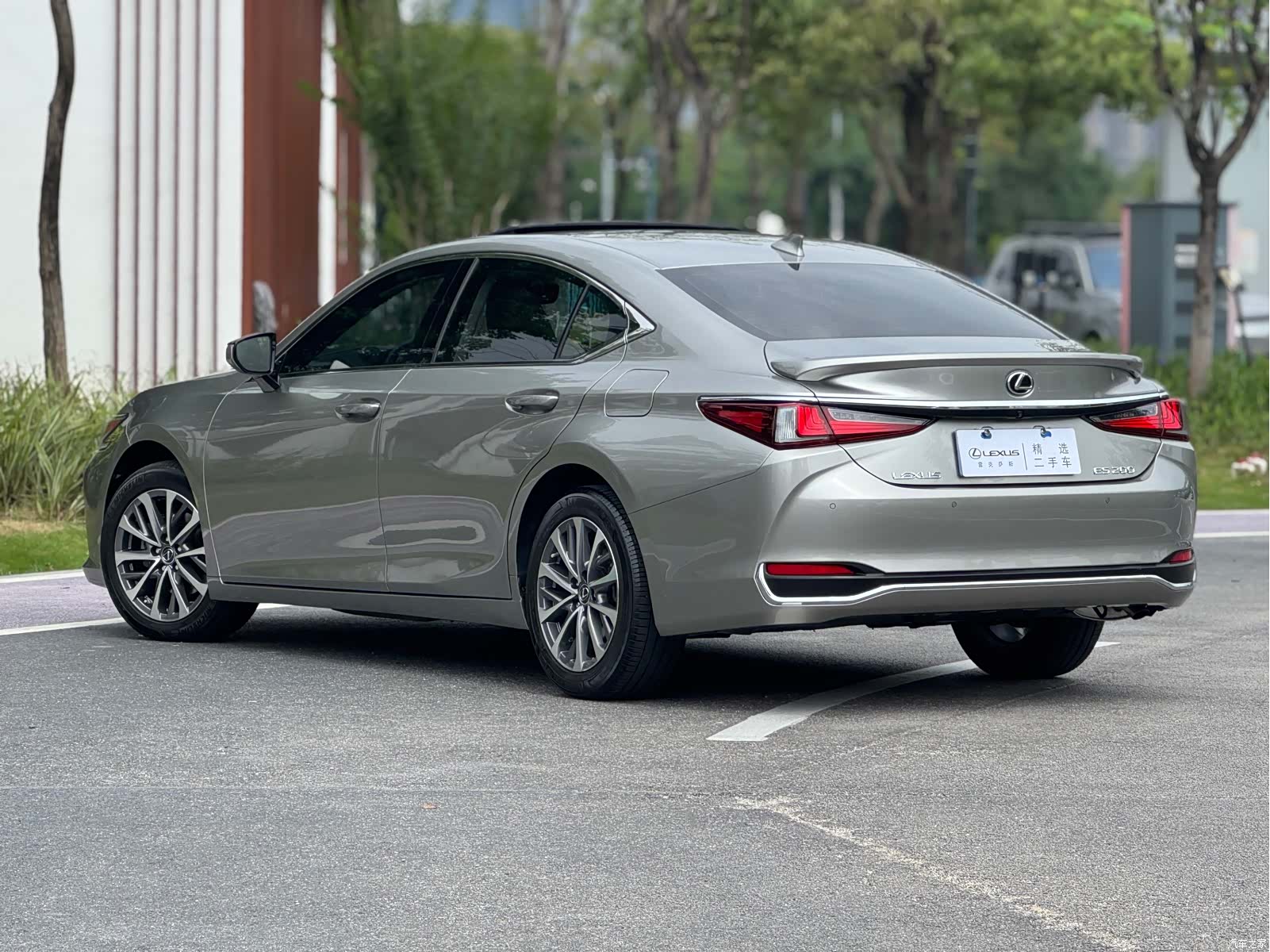 Lexus ES, 2023 4