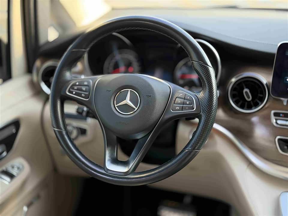 Mercedes-Benz V-class