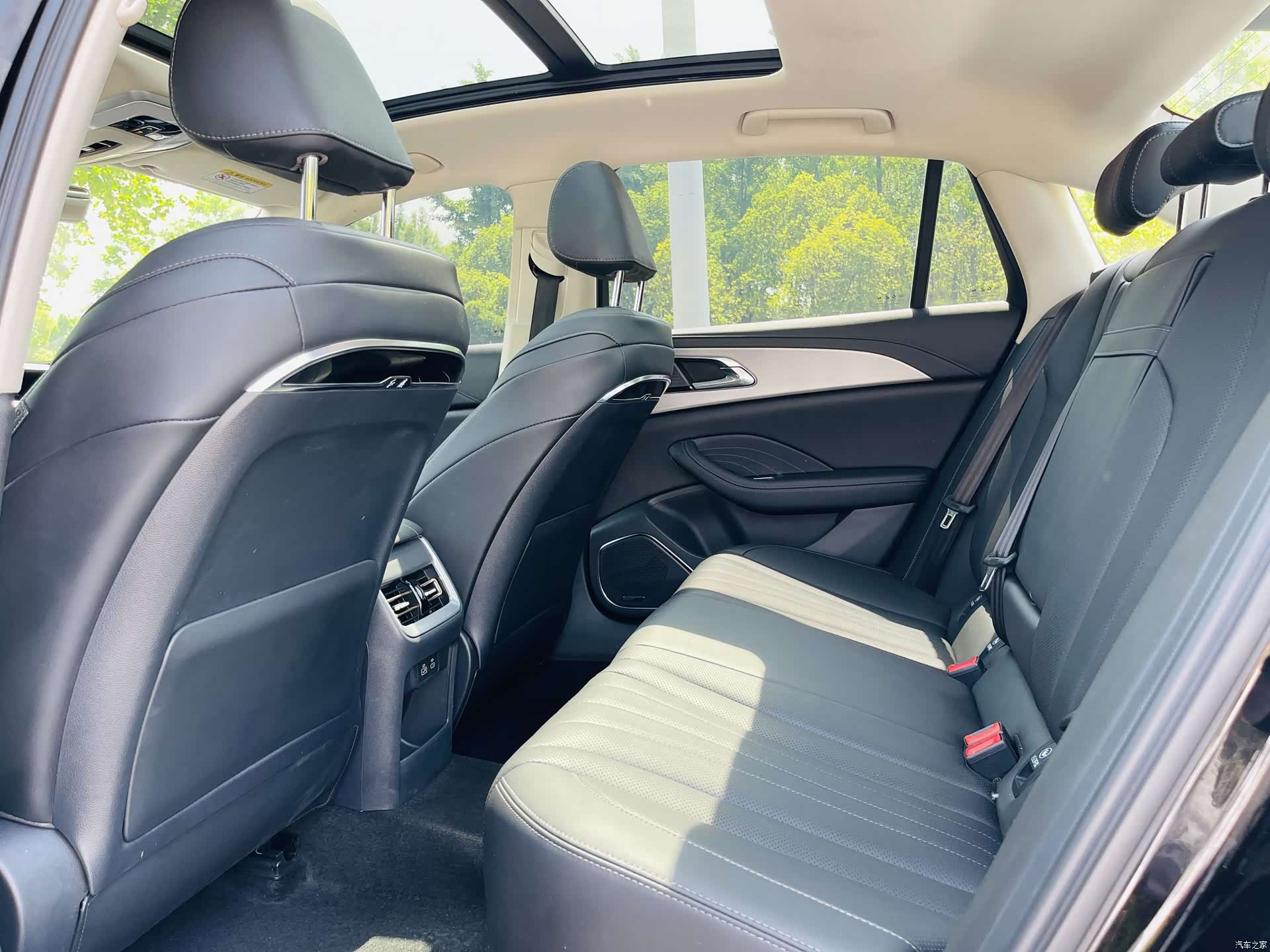 Hongqi H5, 2023 11