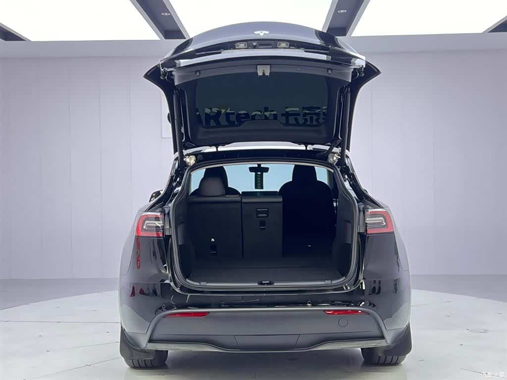 Tesla Model Y, 2024 9