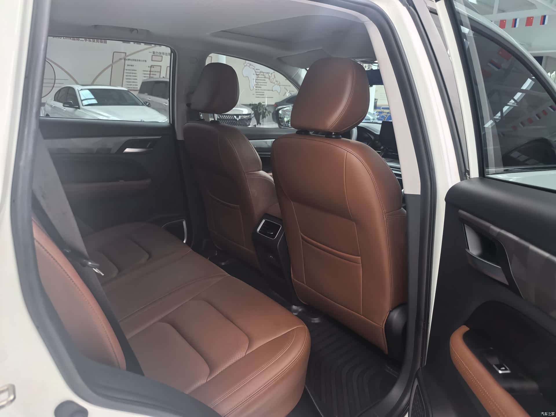 Geely X6, 2023 13