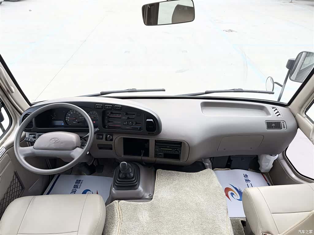 Toyota Coaster, 2011 все фото