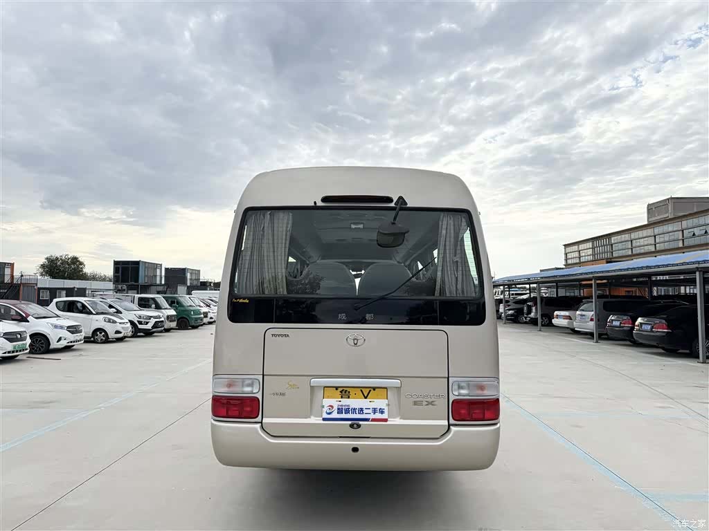 Toyota Coaster, 2011 3