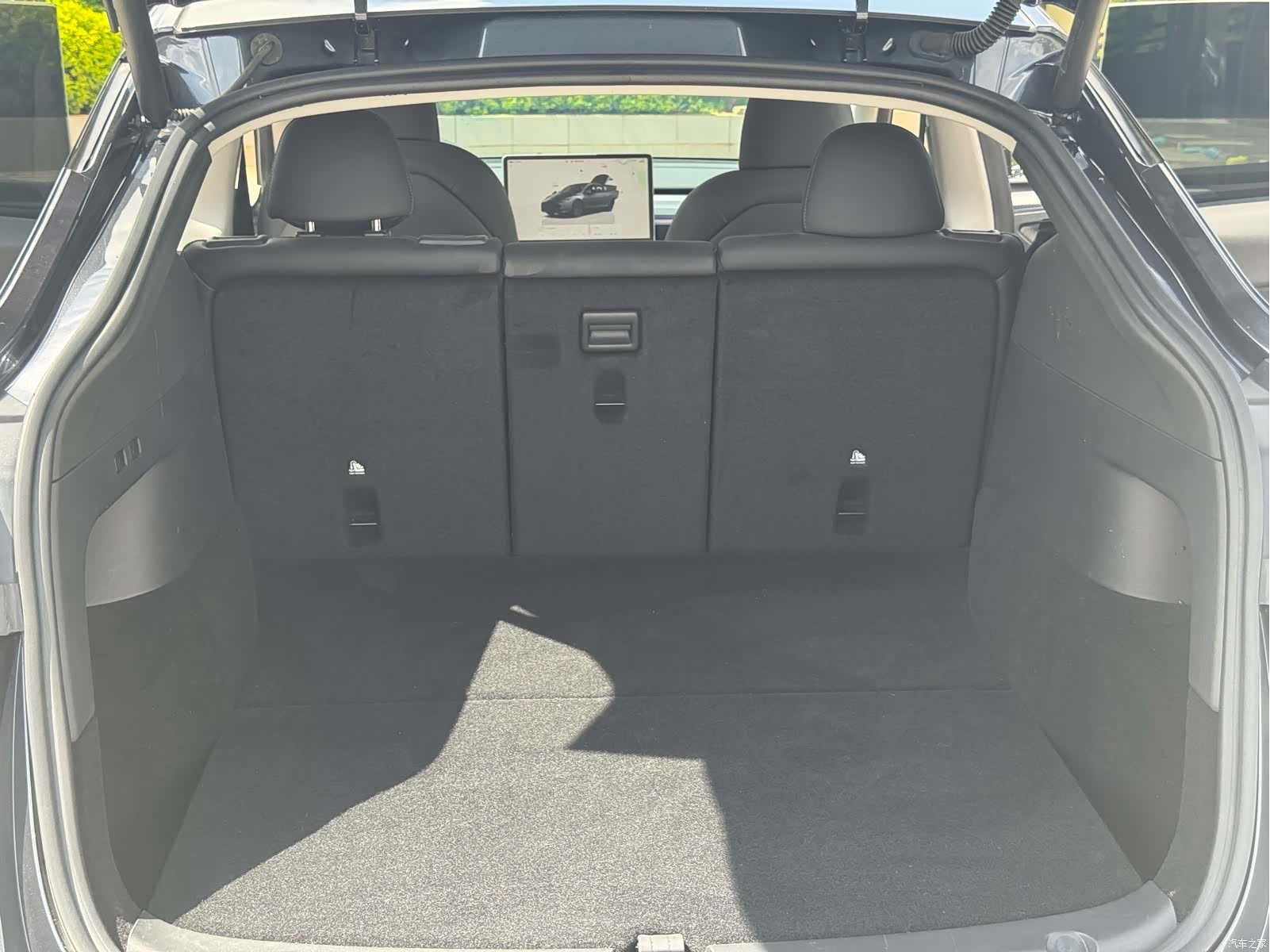 Tesla Model Y, 2024 10