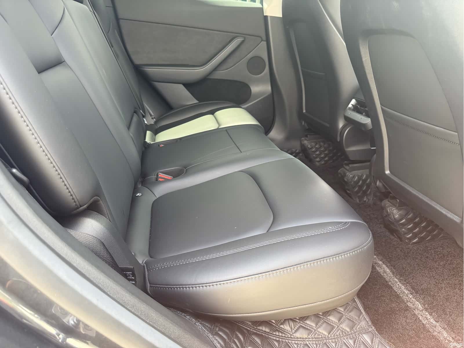 Tesla Model Y, 2024 16