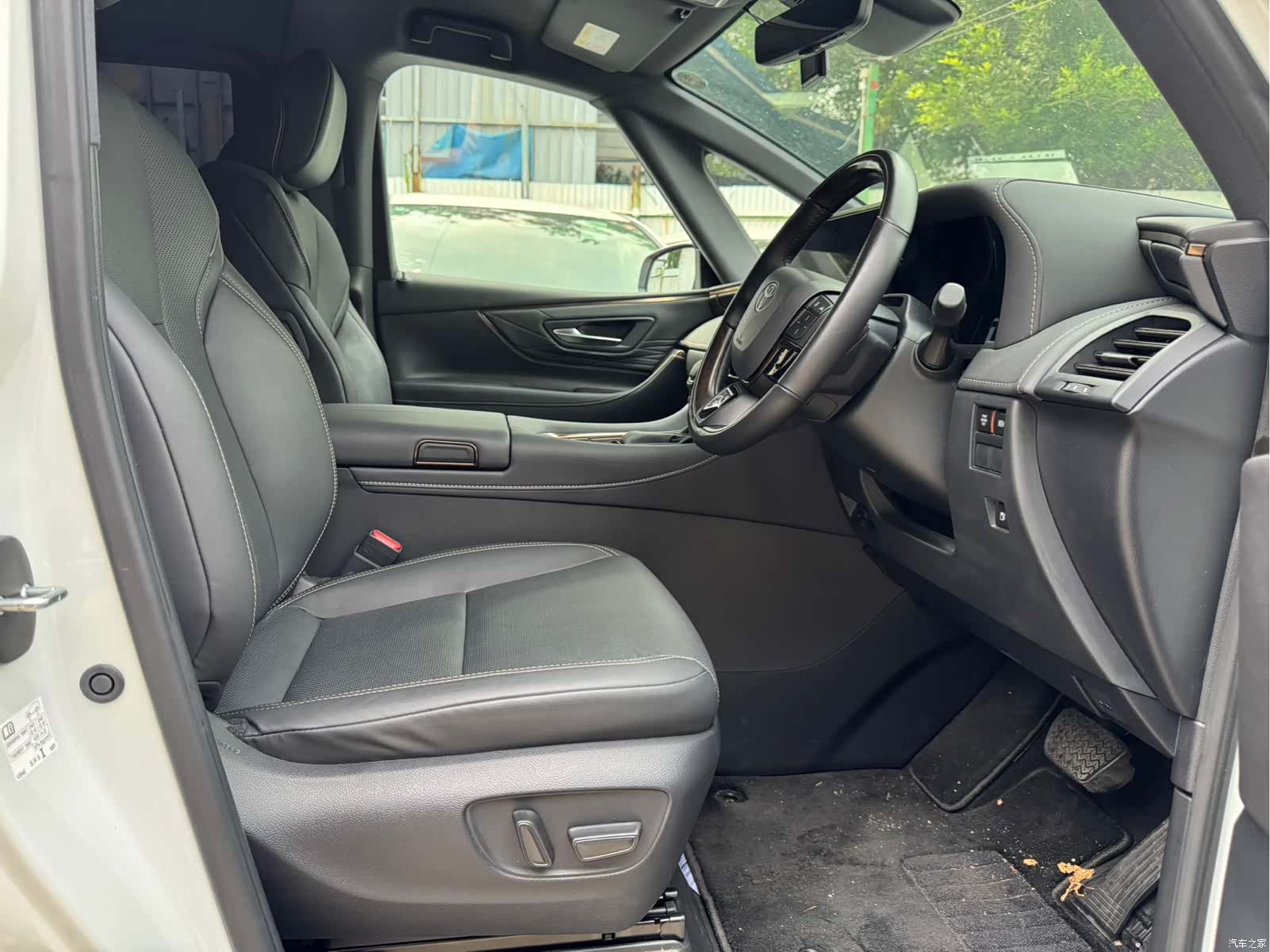Toyota Alphard, 2026 8