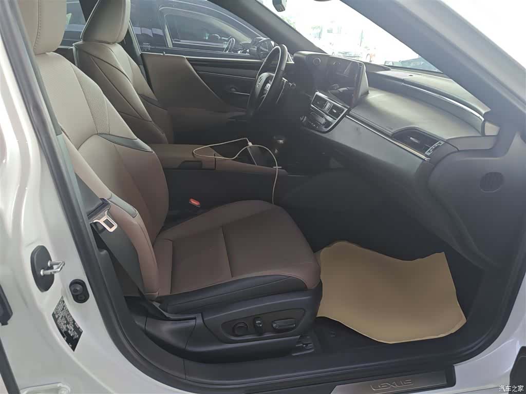 Lexus ES, 2023 20