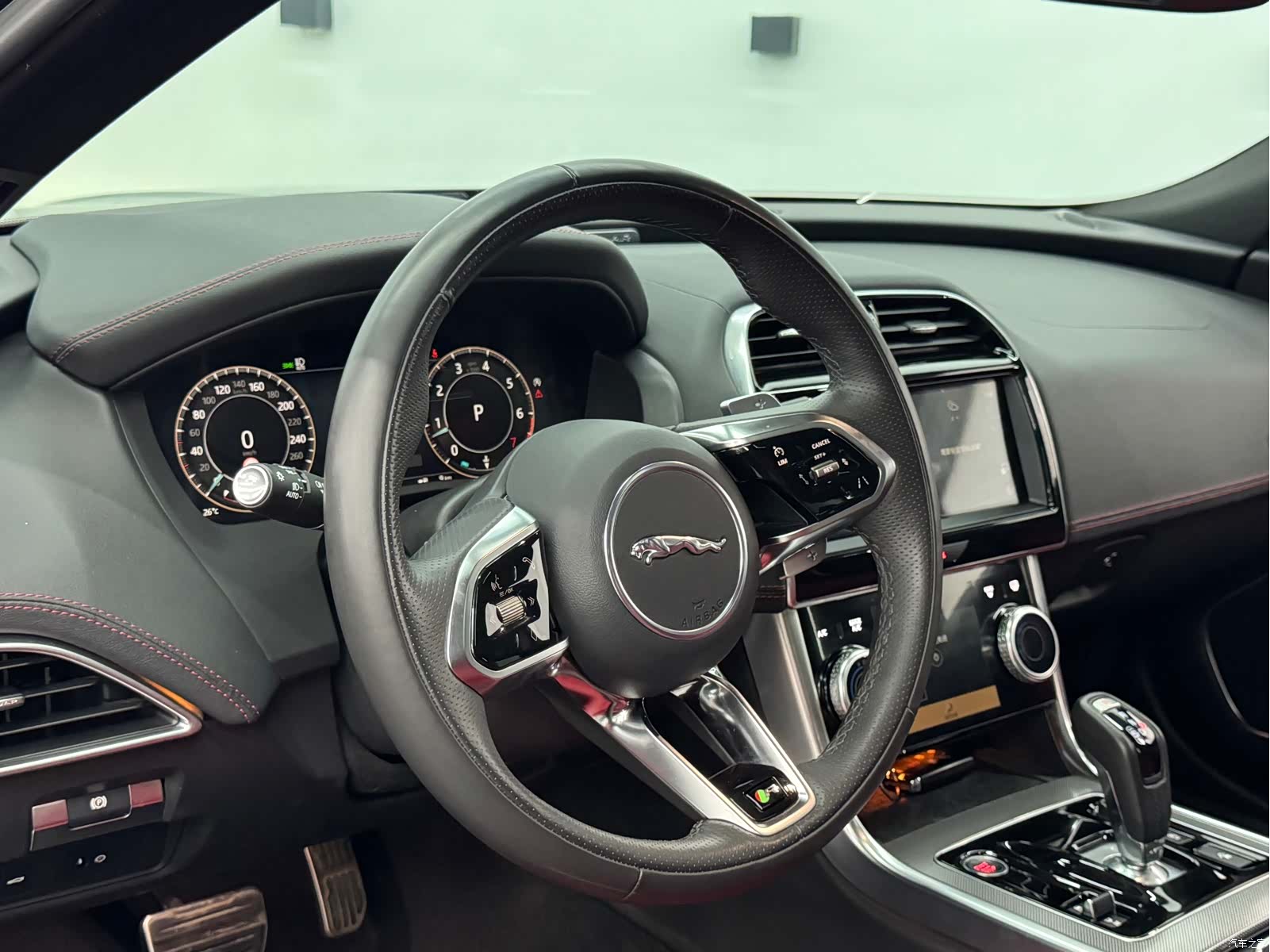 Land Rover XEL, 2023 9