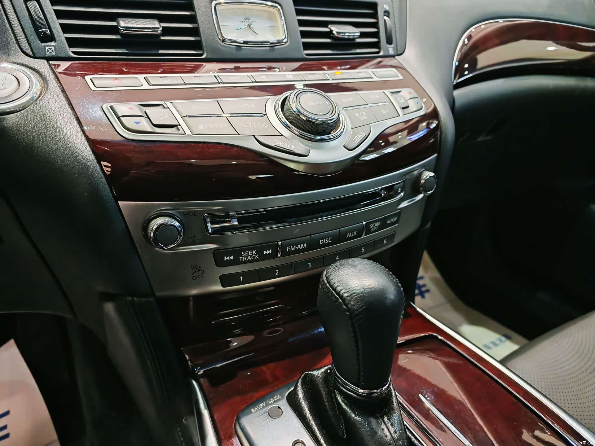 Infiniti Q70, 2015 8