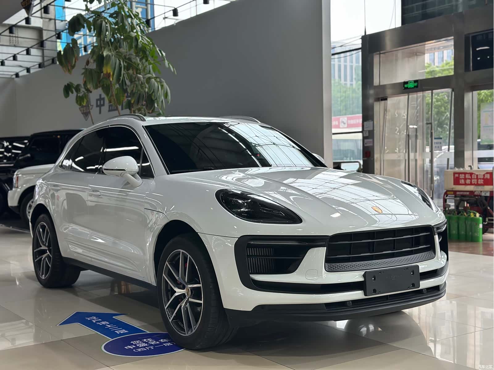 Porsche Macan, 2023 3