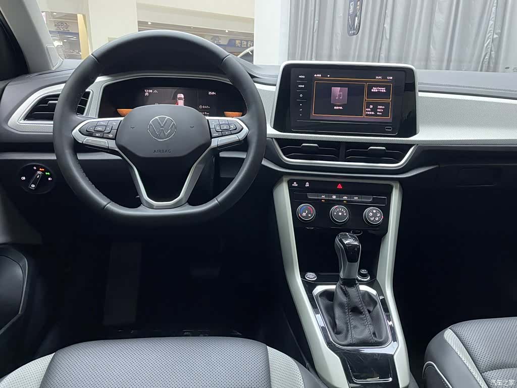 Volkswagen T-ROC, 2025 10