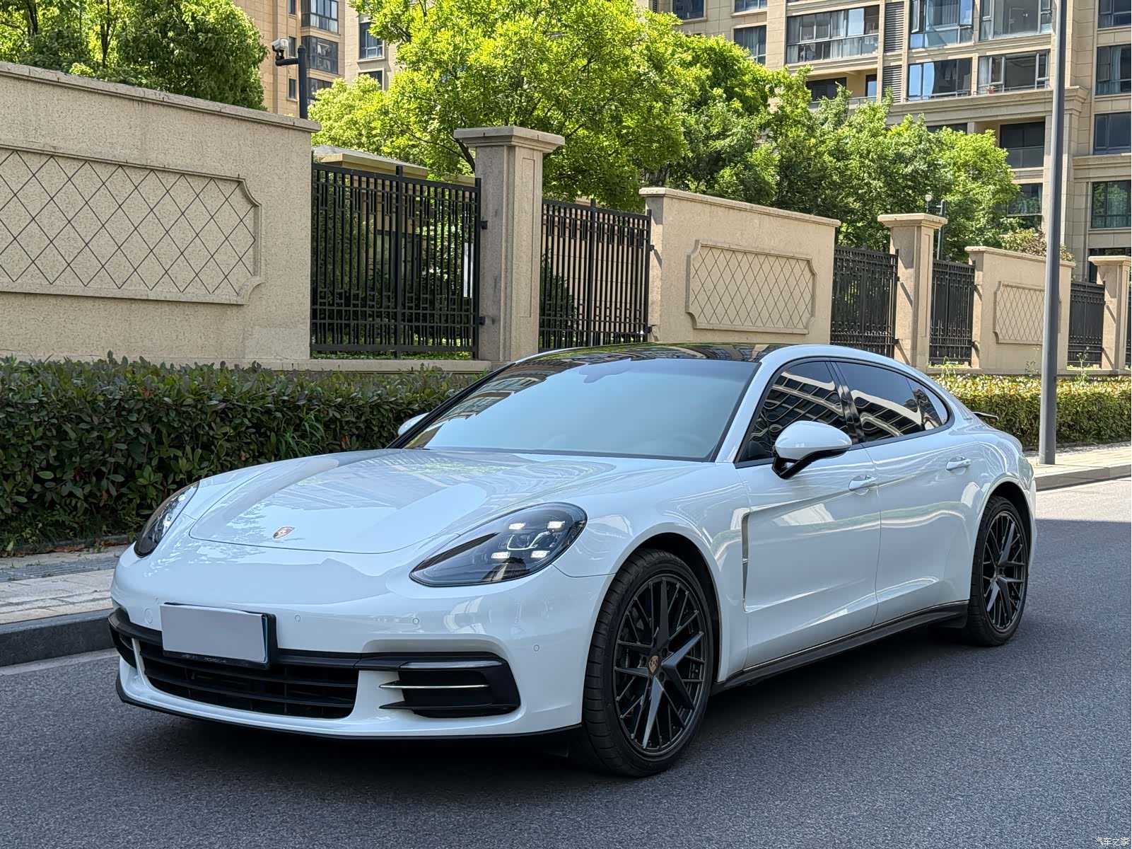 Porsche Panamera, 2018 1