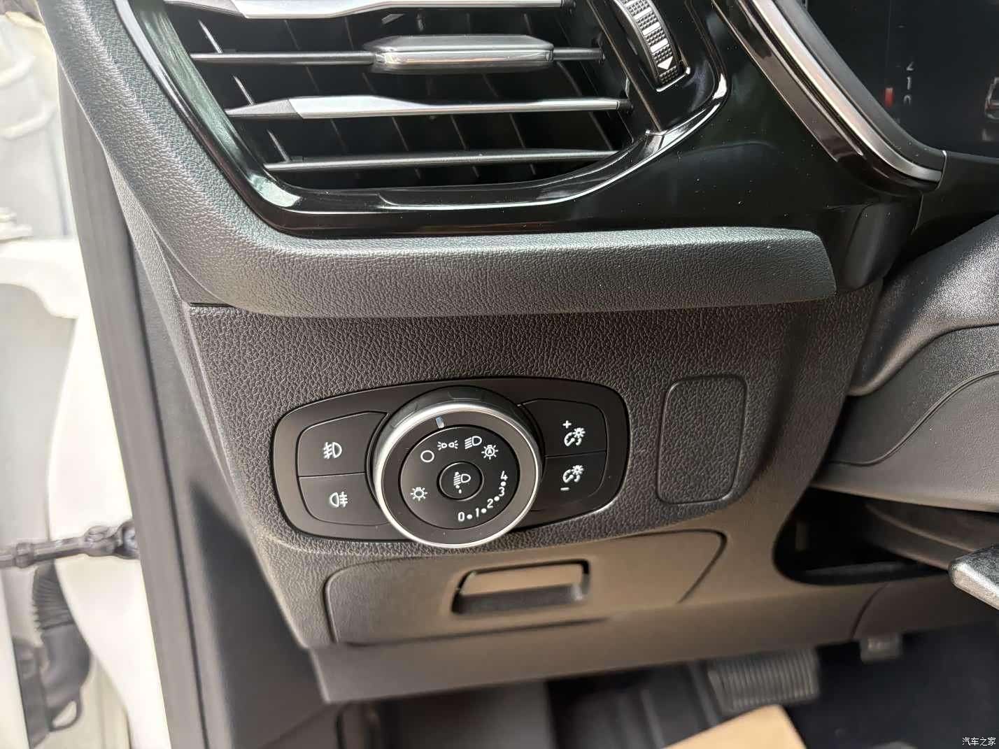 Ford Focus, 2022 28
