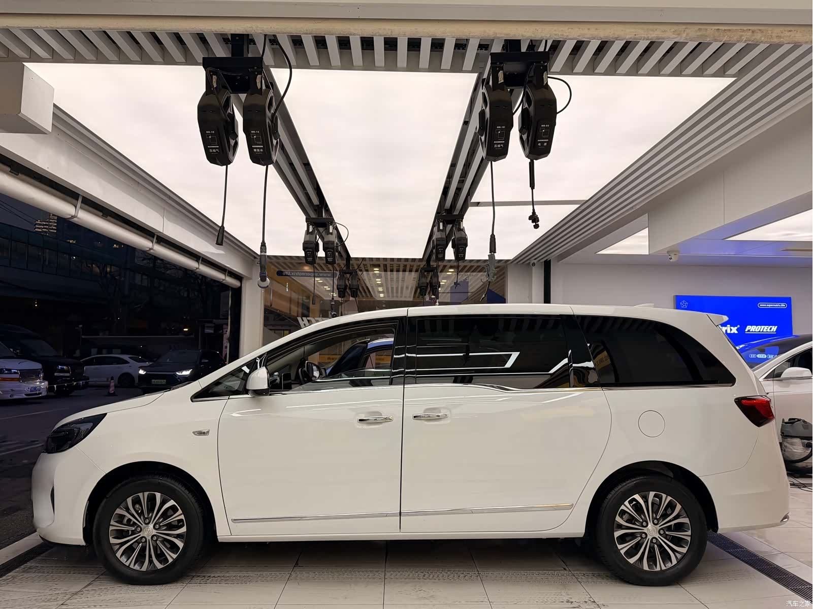 Buick GL8, 2022 10