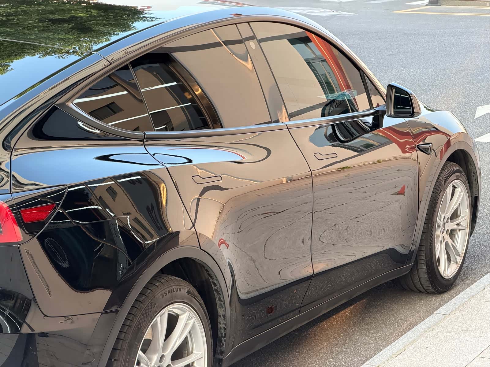 Tesla Model Y, 2023 4