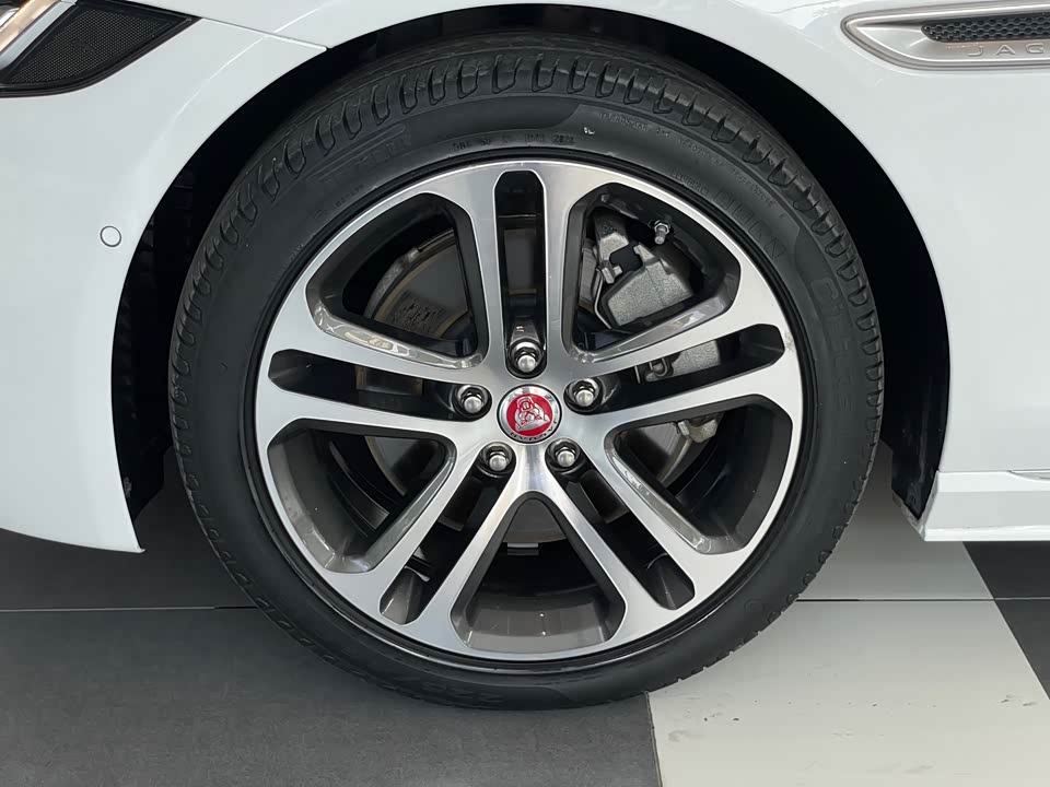 Jaguar XEL Jaguar XEL