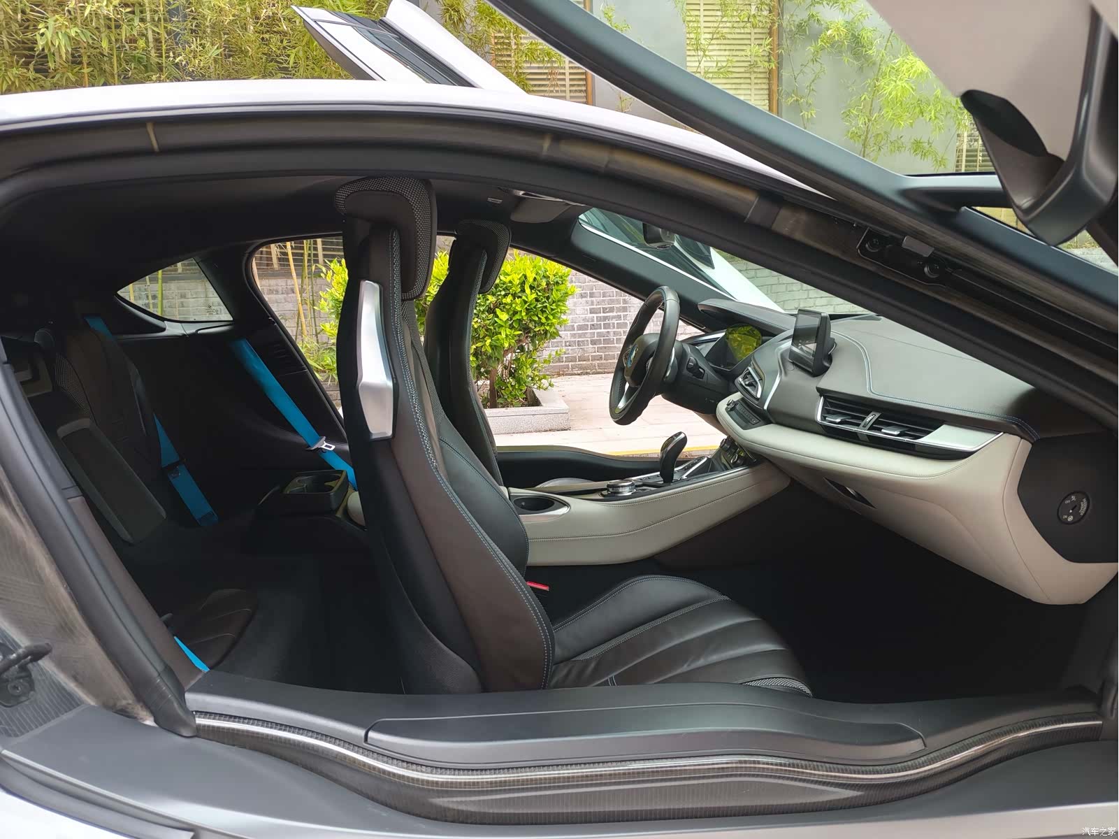 BMW i8, 2017 25