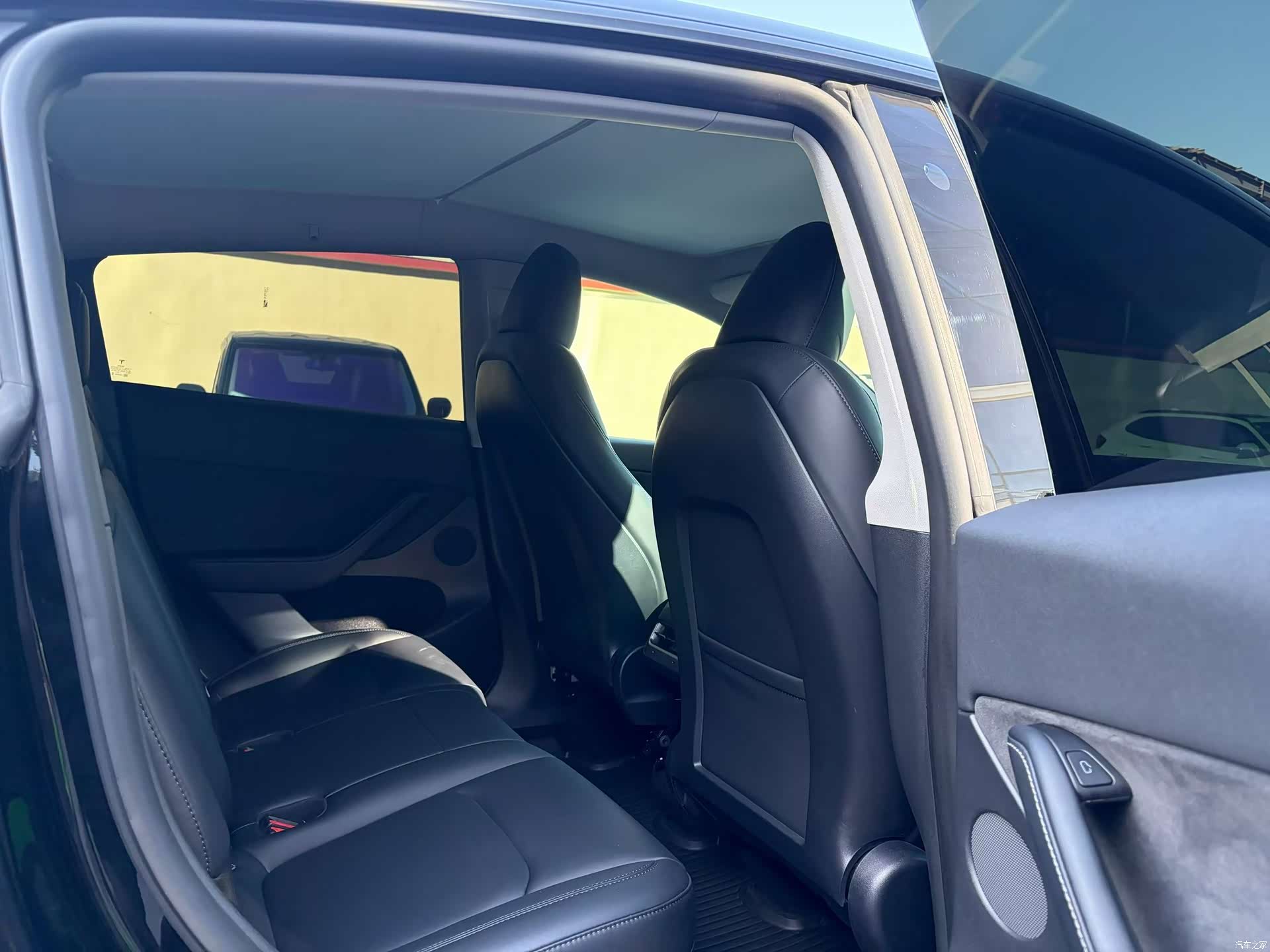 Tesla Model Y, 2023 7
