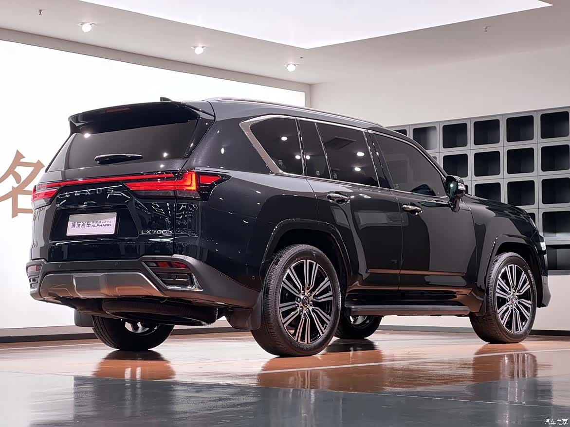 Lexus LX, 2025 4