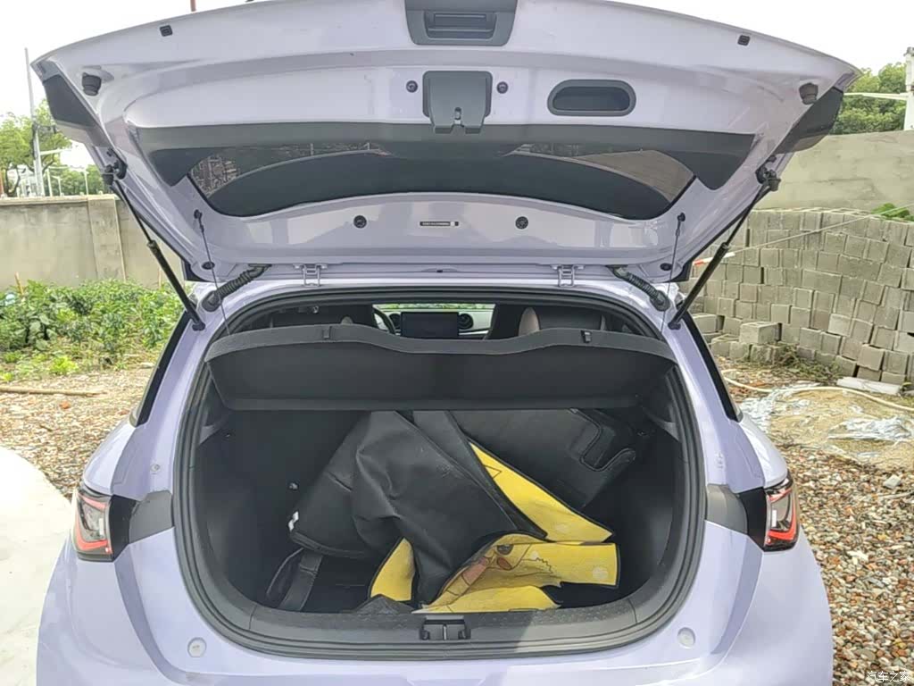 BYD Dolphin, 2023 19