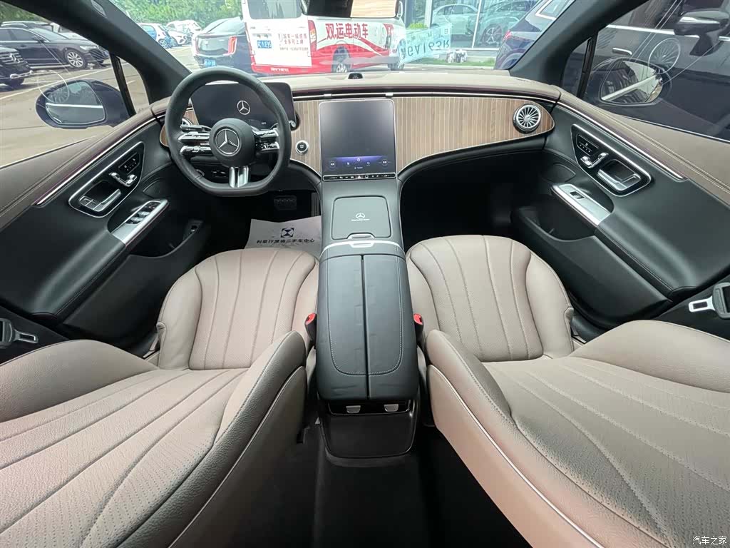 Mercedes-Benz EQE, 2025 13