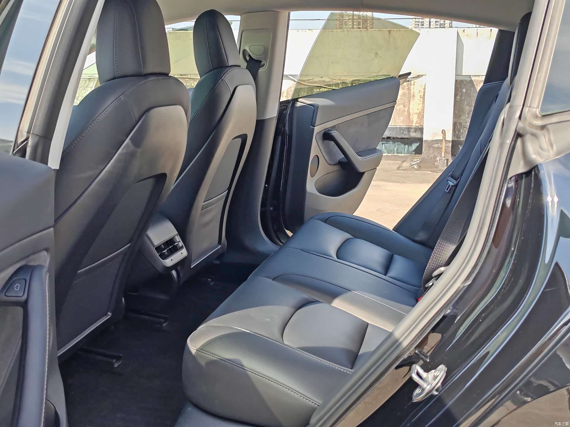 Tesla Model 3, 2023 16