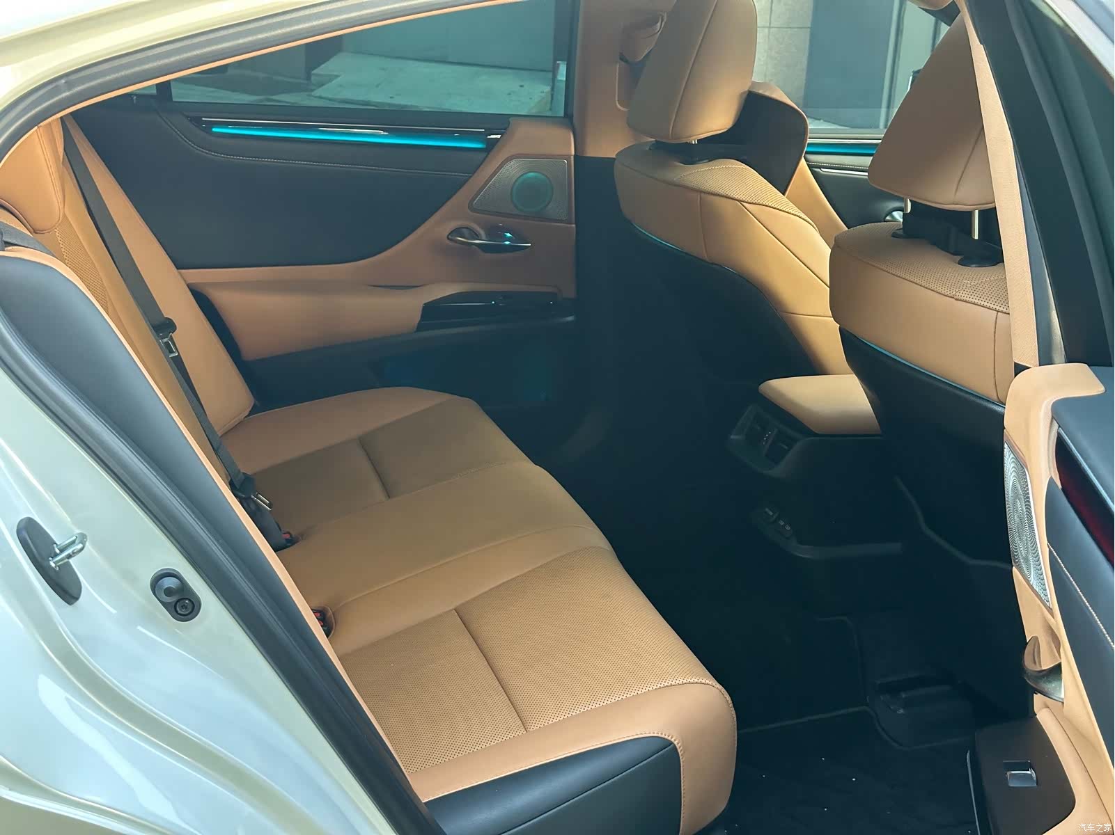 Lexus ES, 2022 7