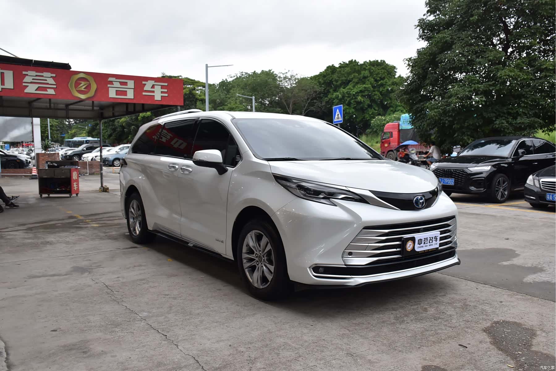 Toyota Sienna, 2022 3