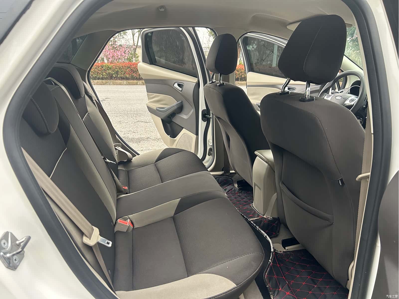 Ford Focus, 2015 10