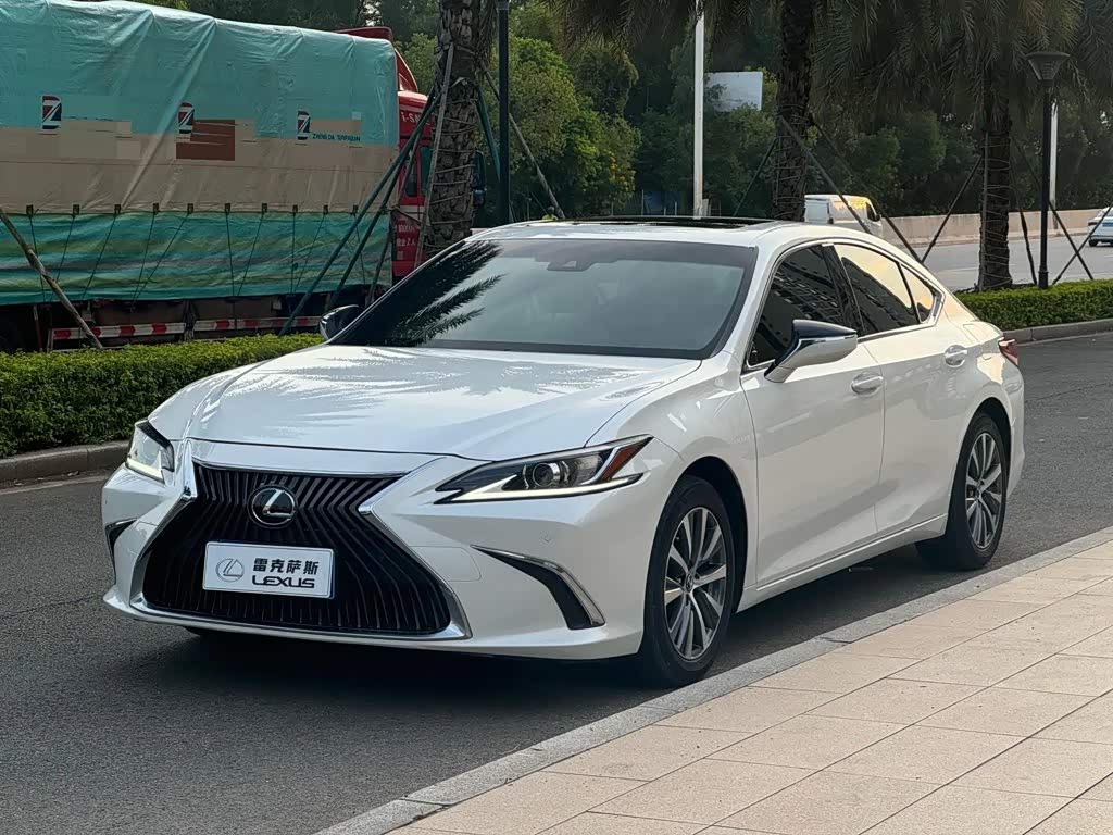 Lexus ES 2020 260