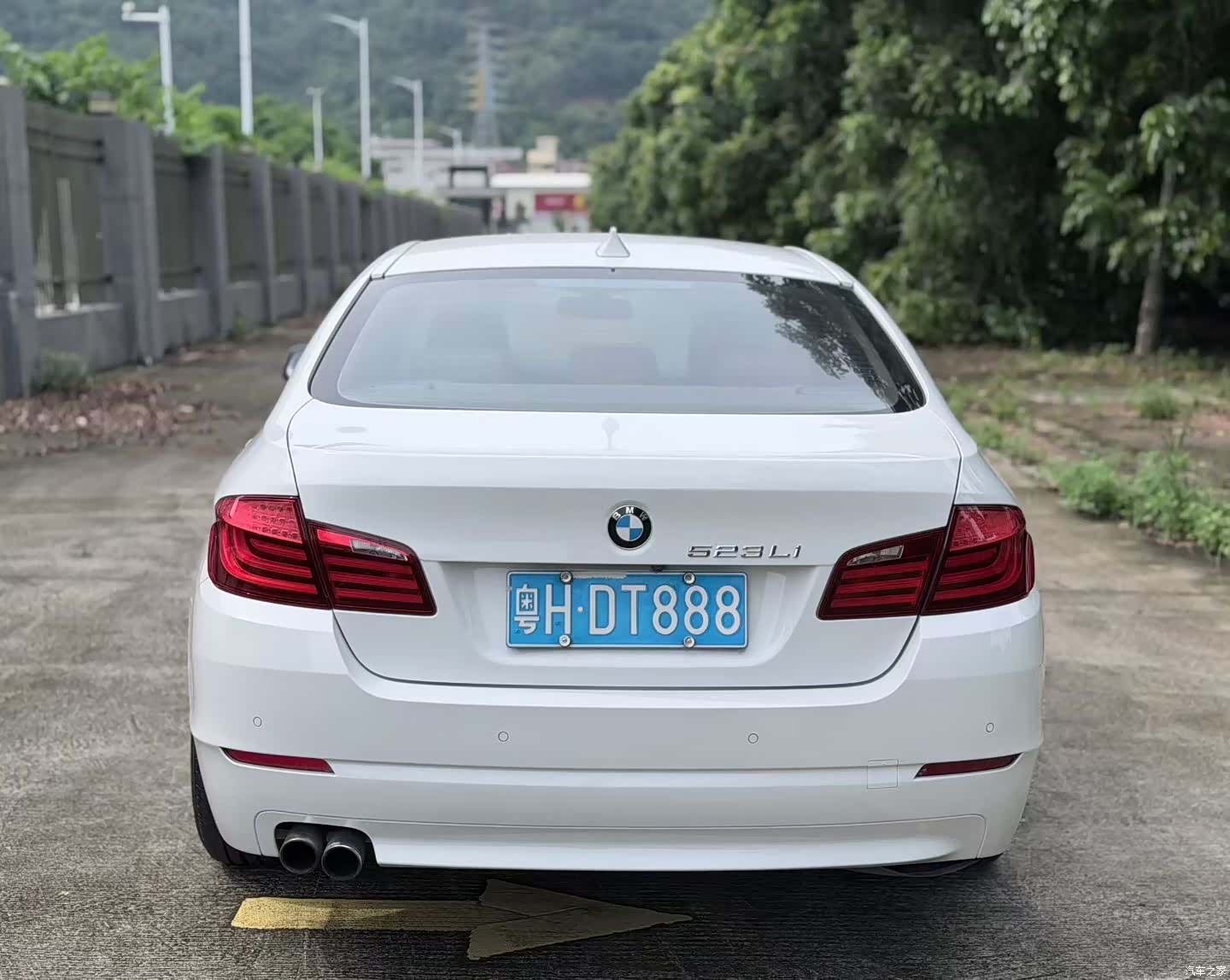 BMW 5 Series, 2011 11