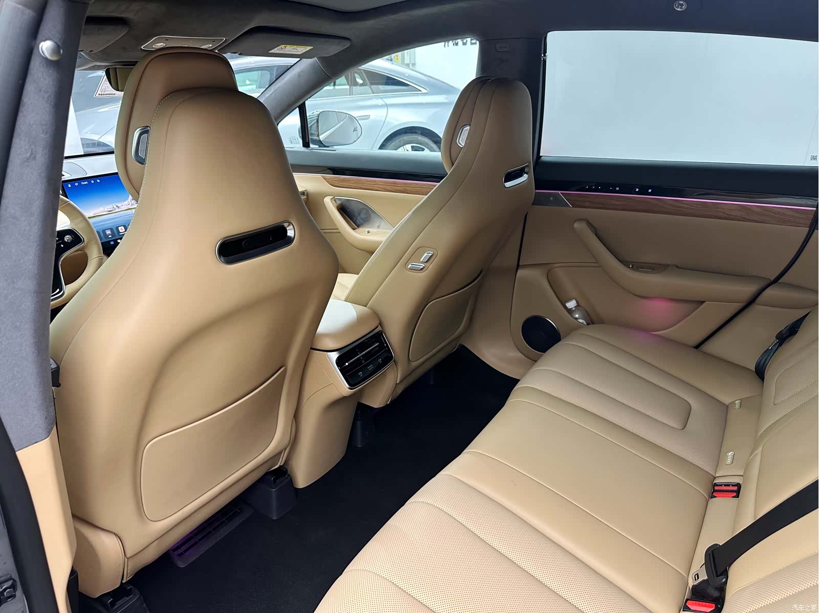 Luxeed R7, 2025 15