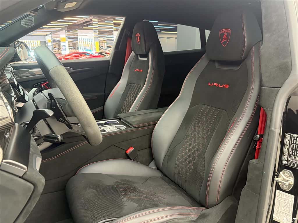 Lamborghini Urus, 2023 6