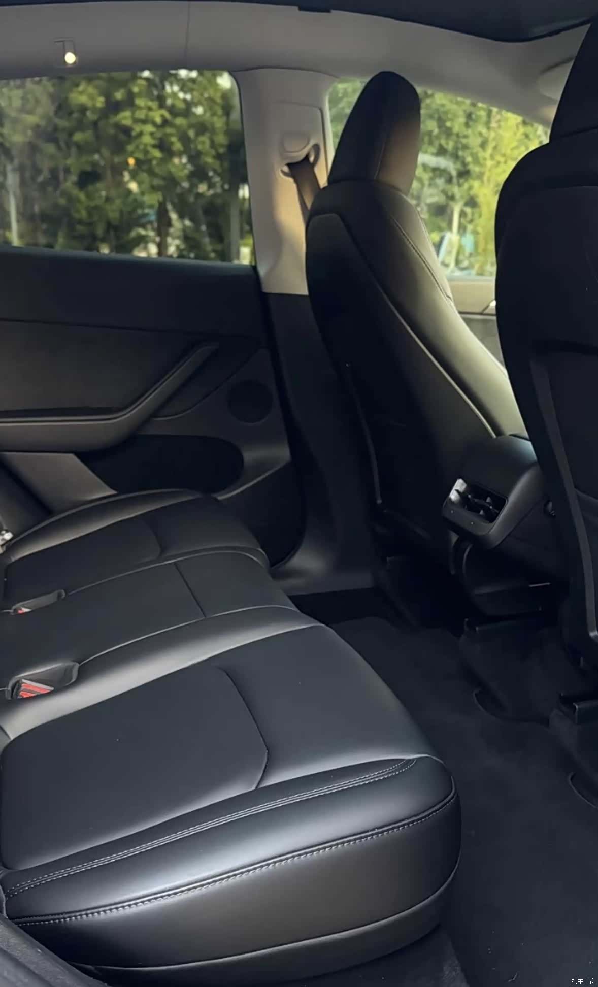 Tesla Model Y, 2022 11