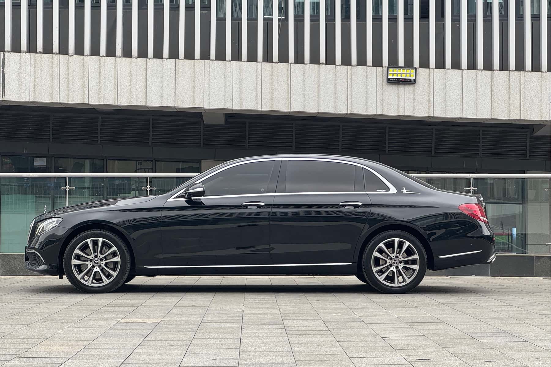 Mercedes-Benz E-Class, 2019 4