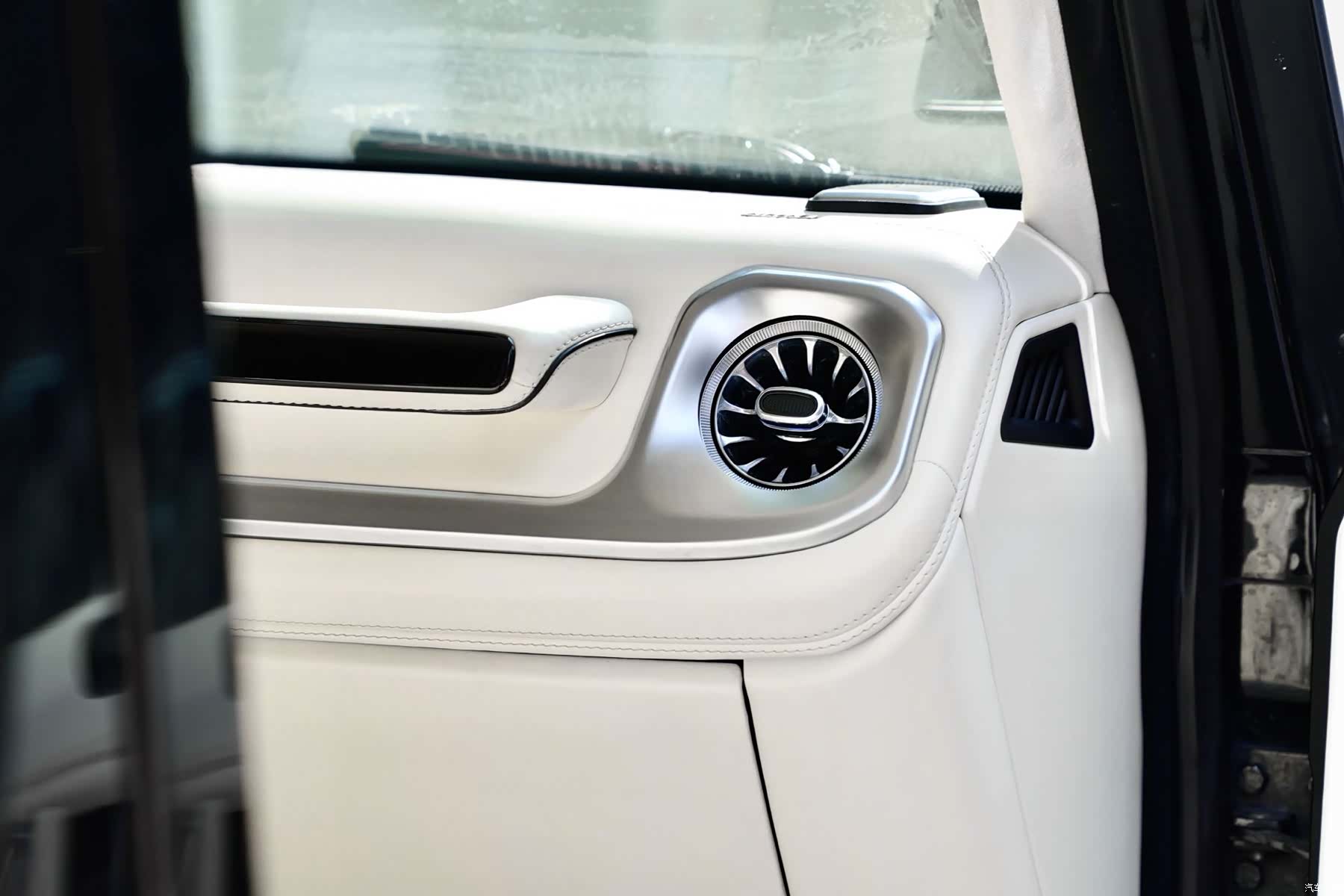 Mercedes-Benz G-Class, 2010 16