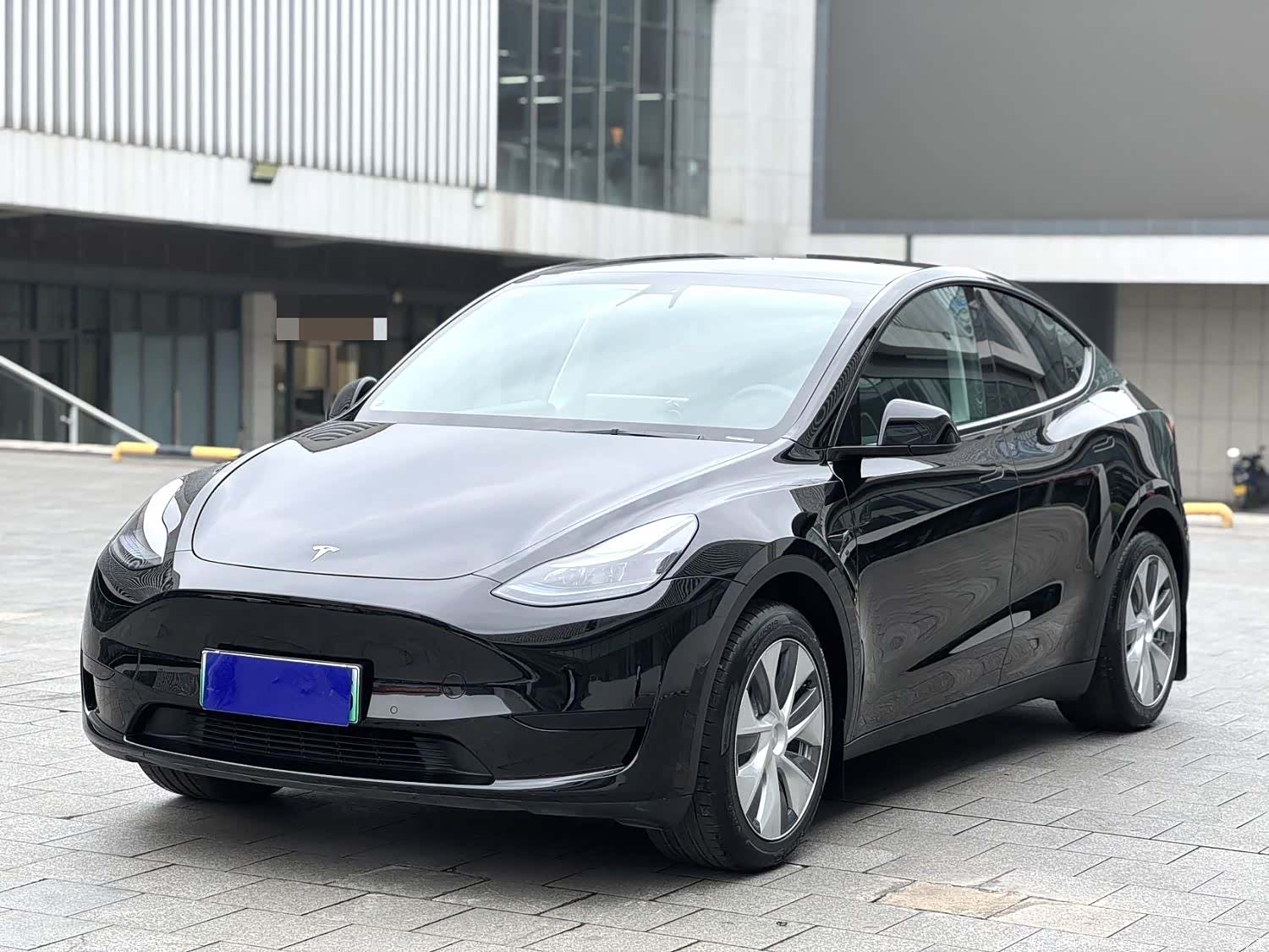 Tesla Model Y, 2023 1