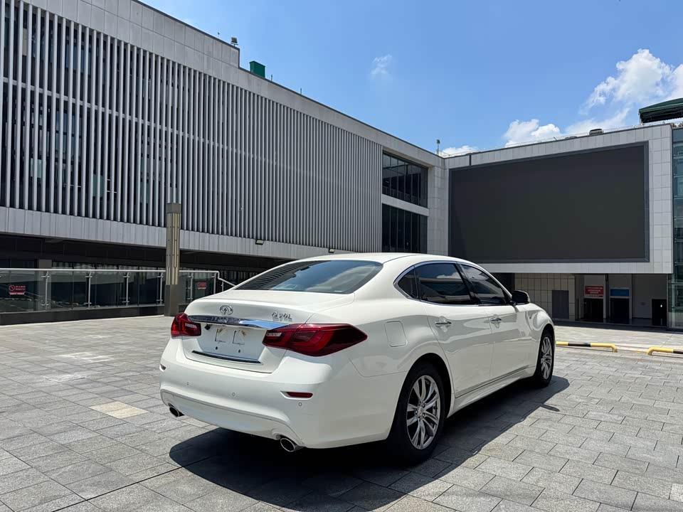 Infiniti Q70 Infiniti Q70