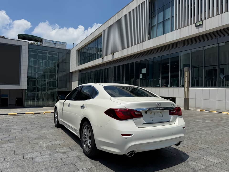 Infiniti Q70 Infiniti Q70