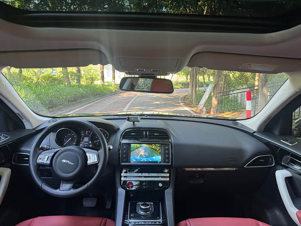 Jaguar F-PACE Jaguar F-PACE