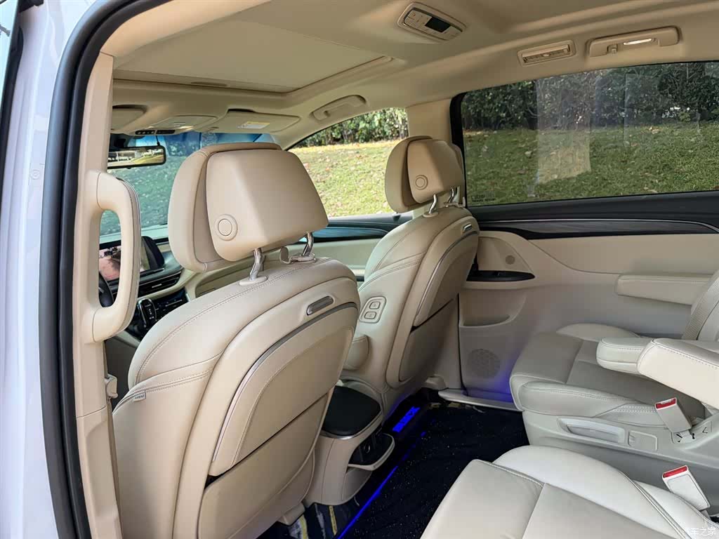 Buick GL8, 2024 9