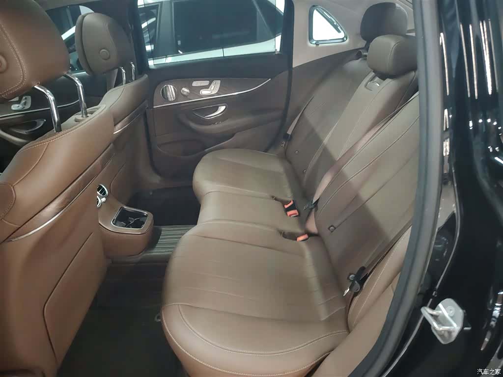 Mercedes-Benz E-Class, 2023 14