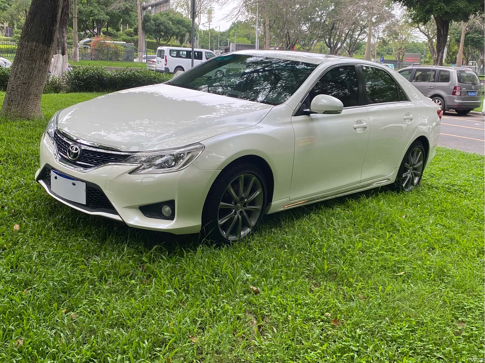 Toyota 2.5V, 2016 1